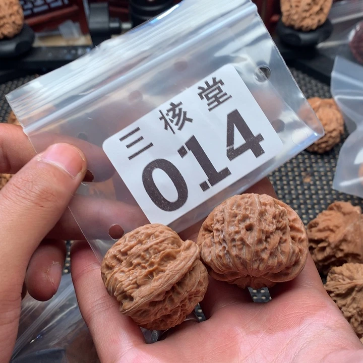 吊坠文玩核桃黑马
