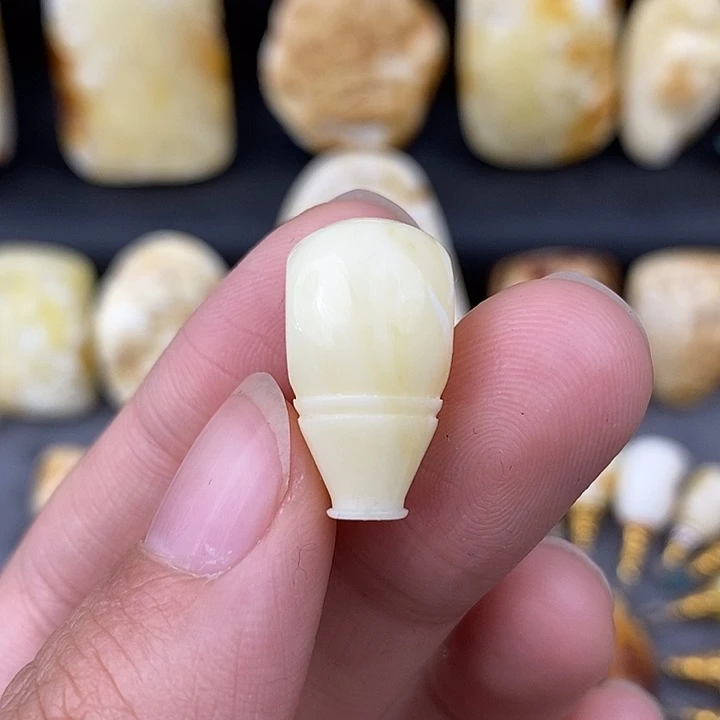 琥珀未镶嵌裸石11.9三通c743