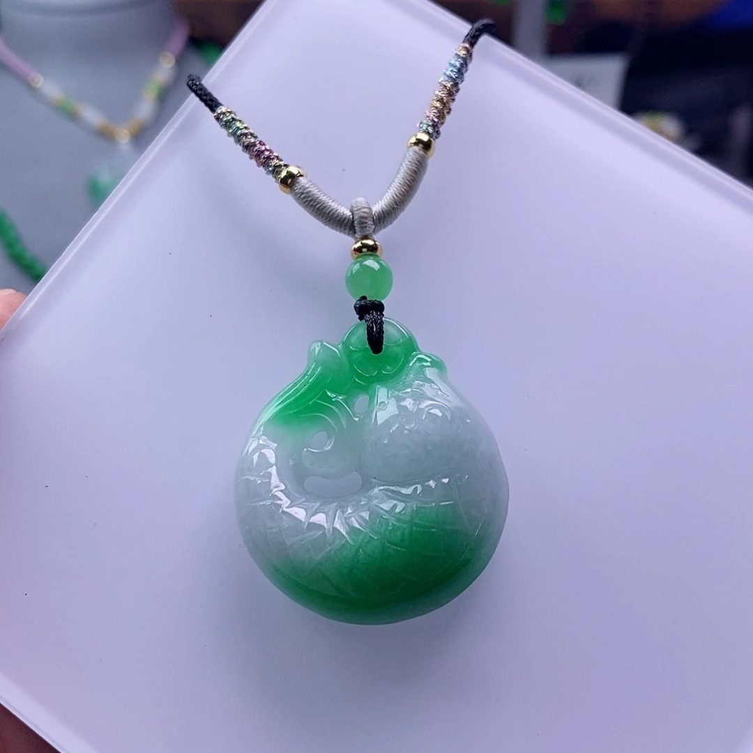 翡翠未镶嵌吊坠(赠链)