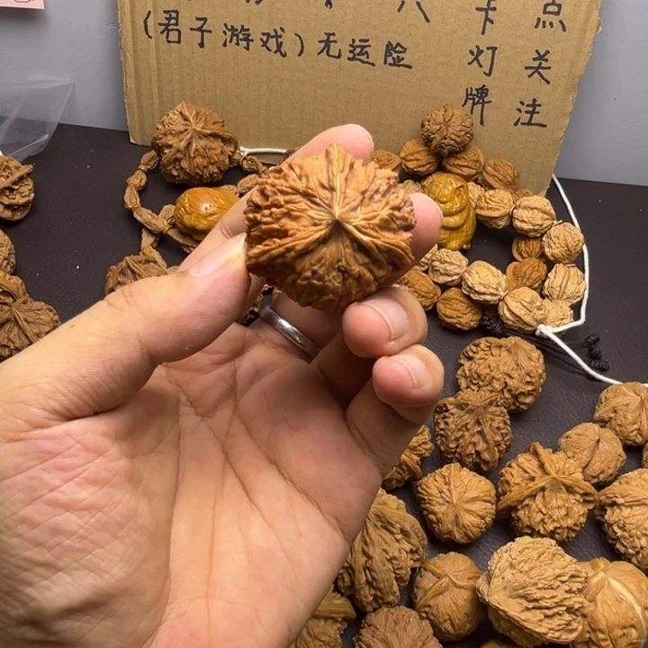 加***鲁桃核吊坠137三棱人字