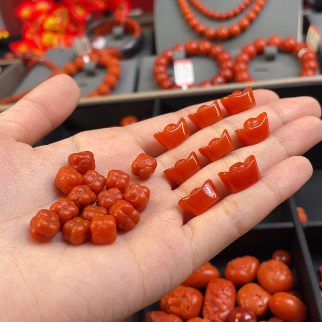 南红玛瑙雕刻件未镶嵌