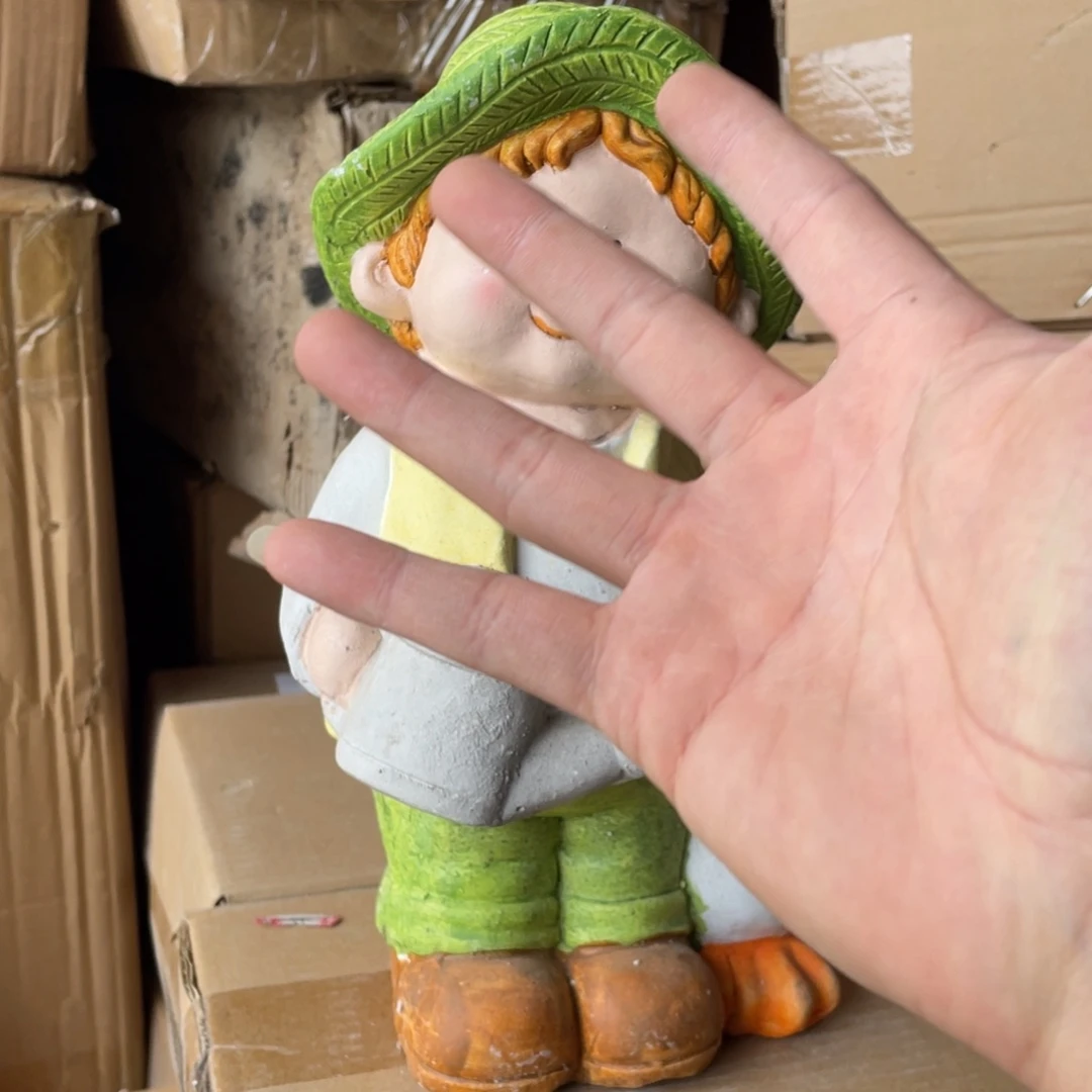 【闪购商品】氧化镁拿水壶小男孩摆件