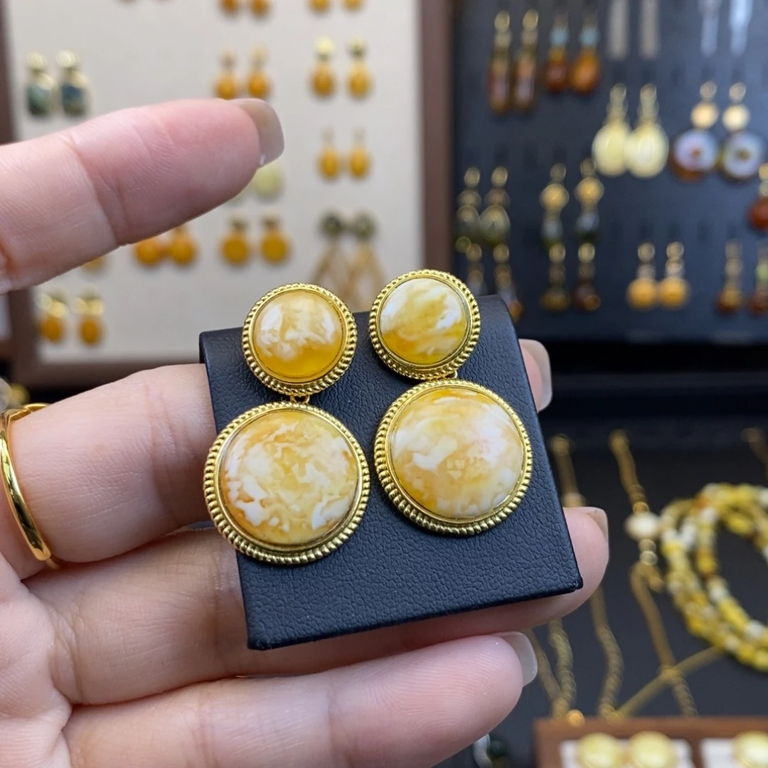 裸石琥珀未镶嵌成品