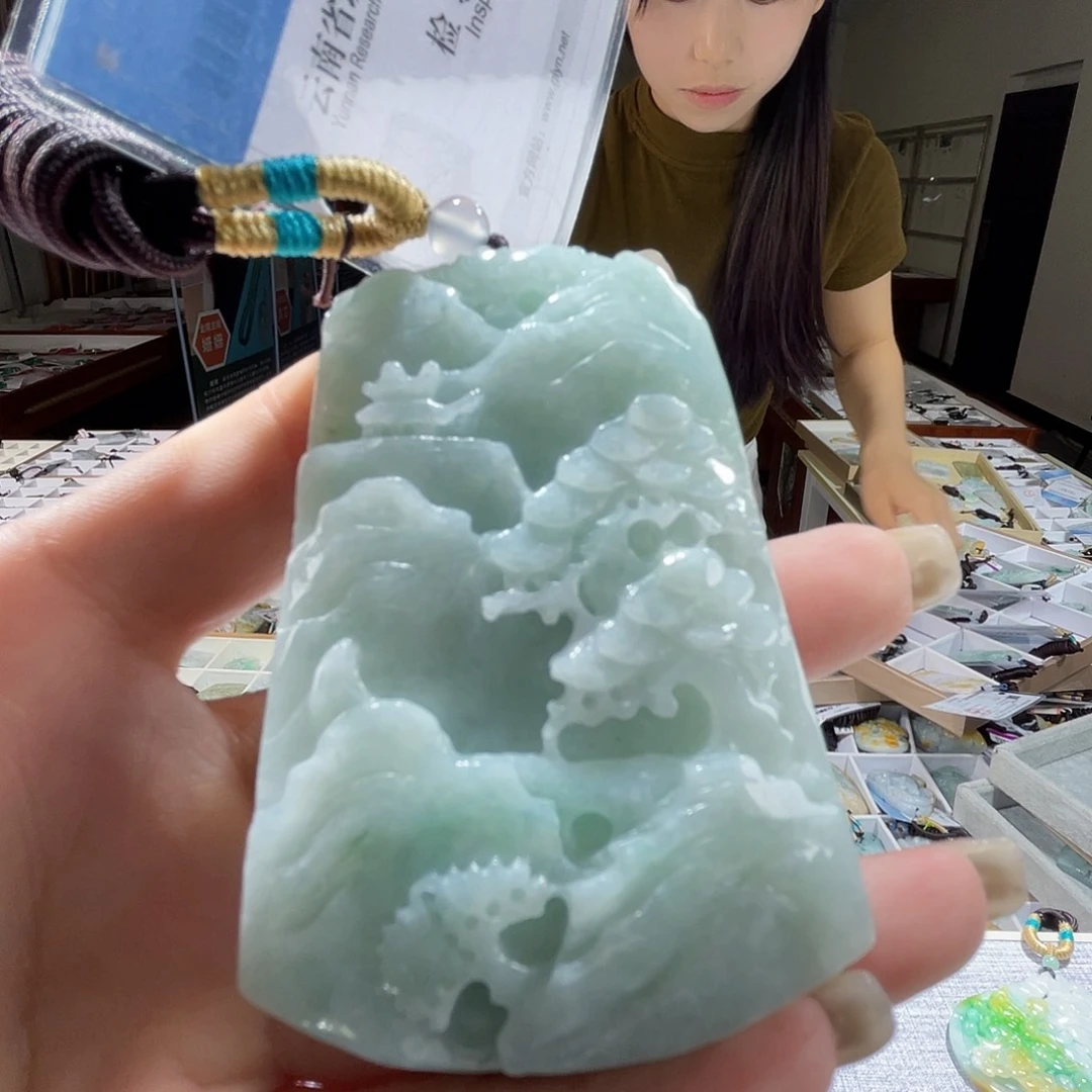 翡翠未镶嵌颈饰一