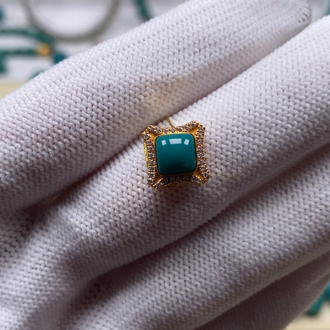 绿松石18K金镶嵌珠宝奇石背云10mm