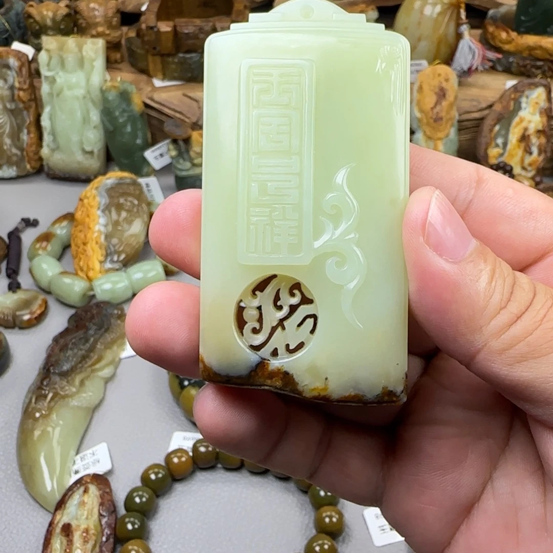 裕***云岫岩河磨玉（透闪石质玉）未镶嵌珠宝奇石