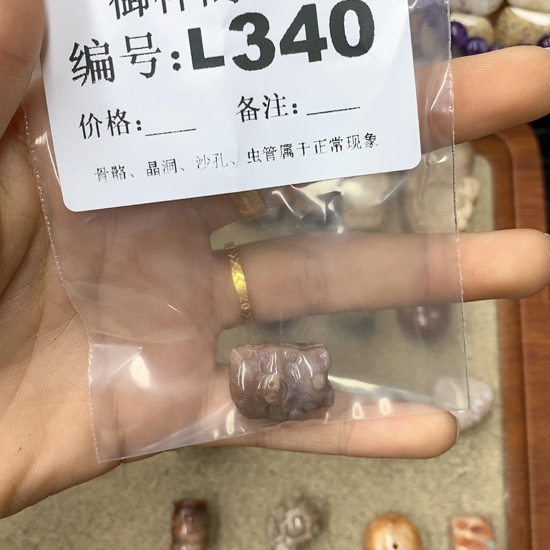 硅化珊瑚（珊瑚玉）n未镶嵌生**息