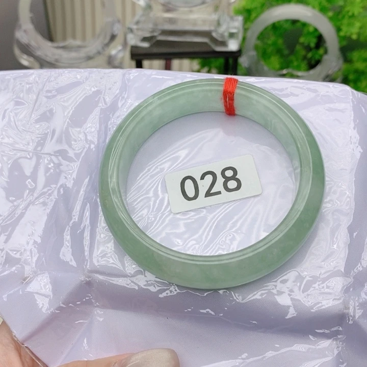 水****翡翠手镯未镶嵌F028