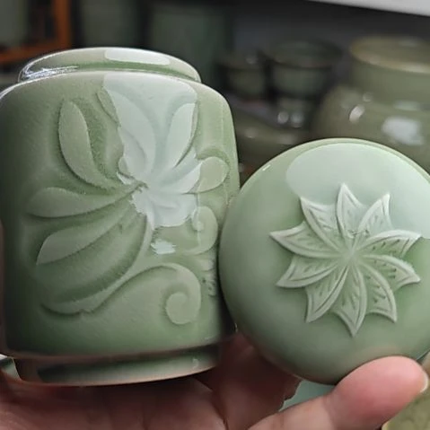 耀州窑唐草纹茶叶罐