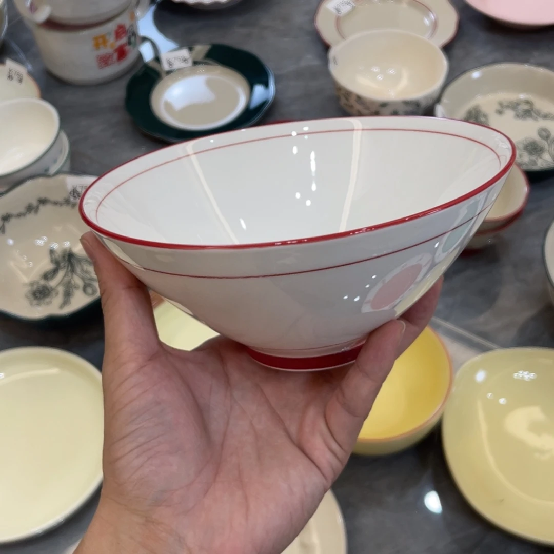 陶瓷微瑕餐具介意勿拍，满18飞！