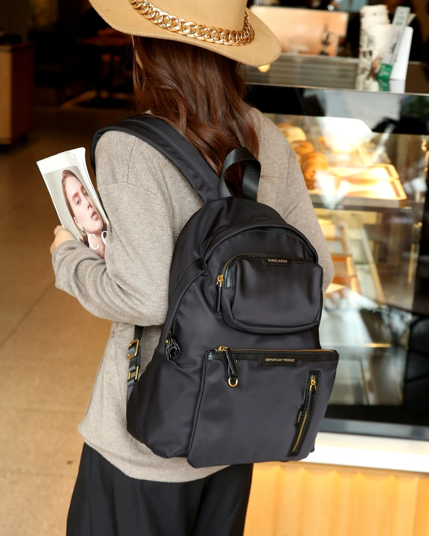 新款大容量双肩包尼龙防水多口袋功能背包轻便男女电脑包休闲书包