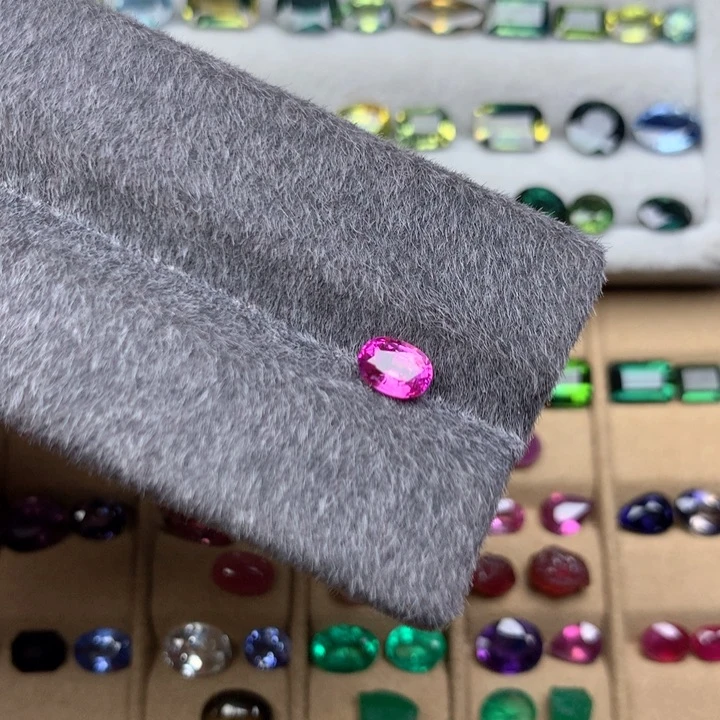 蓝宝石裸石未镶嵌