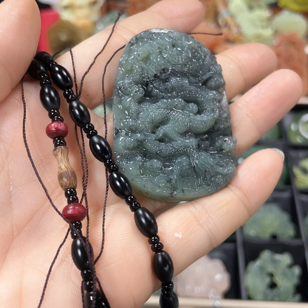 蛇纹石玉颈饰未镶嵌