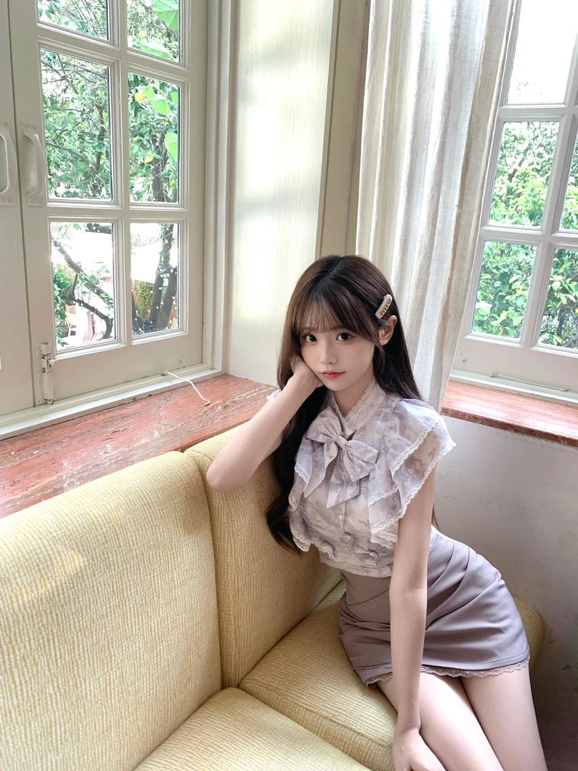 薄纱樱 蝴蝶结V领荷叶边印花上衣法式甜美压褶显瘦性感包臀短裙女