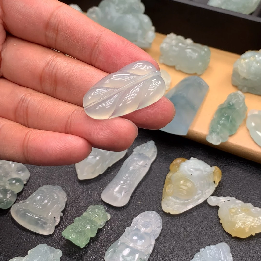 颈饰未镶嵌翡翠挂件