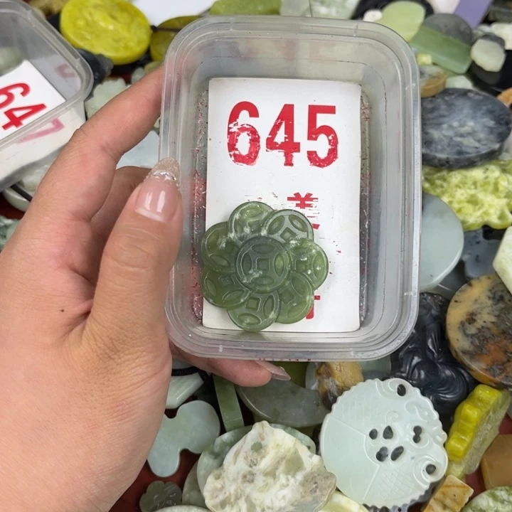 蛇纹石玉足银镀金镶嵌颈饰