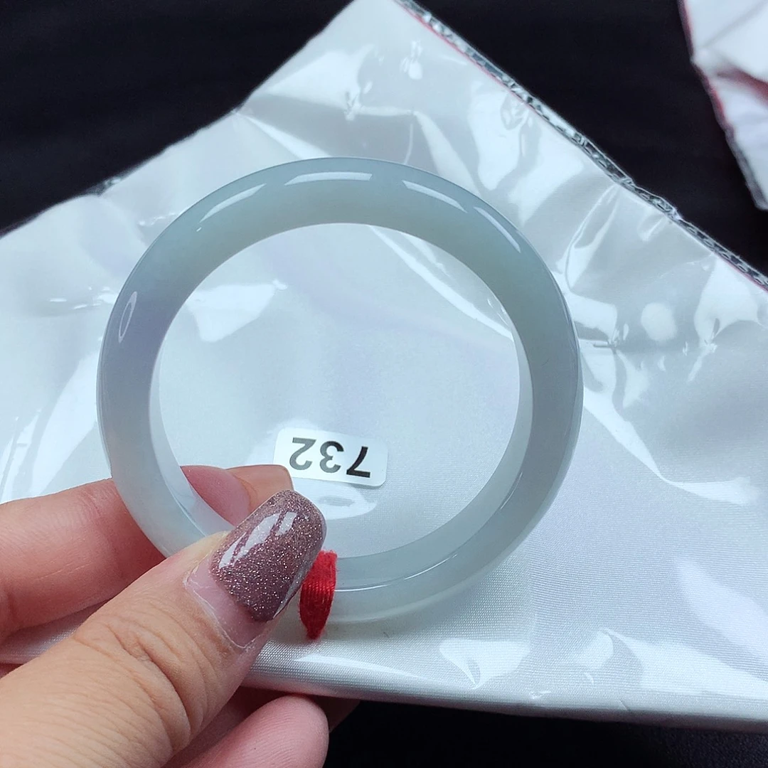 翡翠手镯未镶嵌翡翠手镯