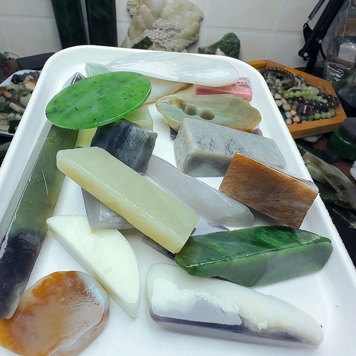 教***官和田玉（糖玉）未镶嵌珠宝半成品