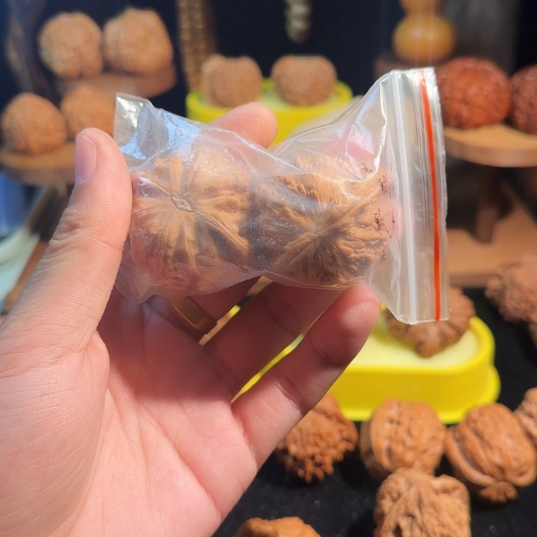 万***南吊坠文玩核桃白狮子