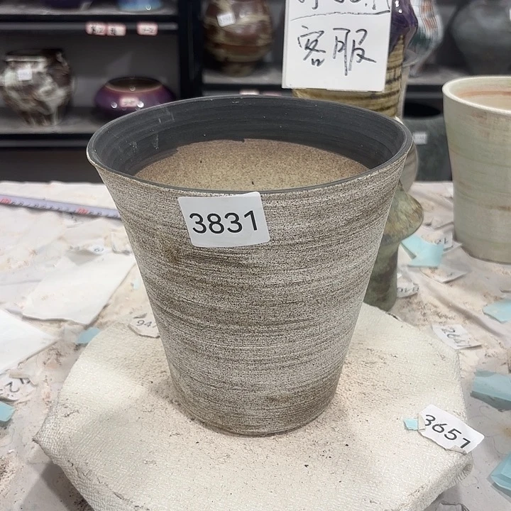 摆件高17，口16.5，瑕疵处理口不圆，无孔3831