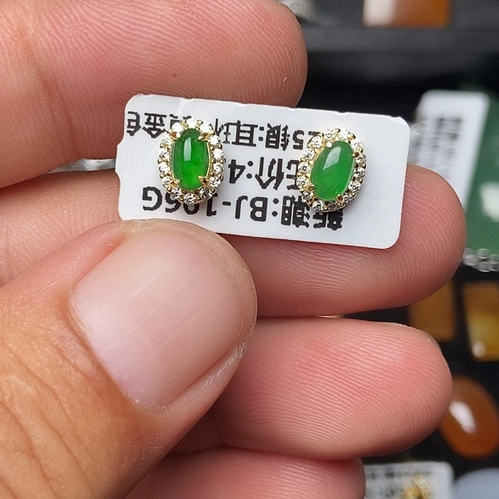 颈饰未镶嵌翡翠戒指