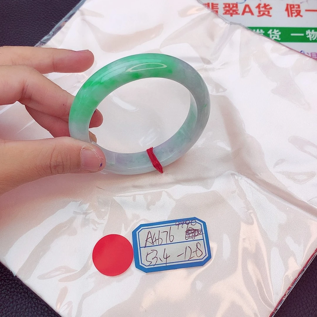 翡翠手镯足铂镶嵌我