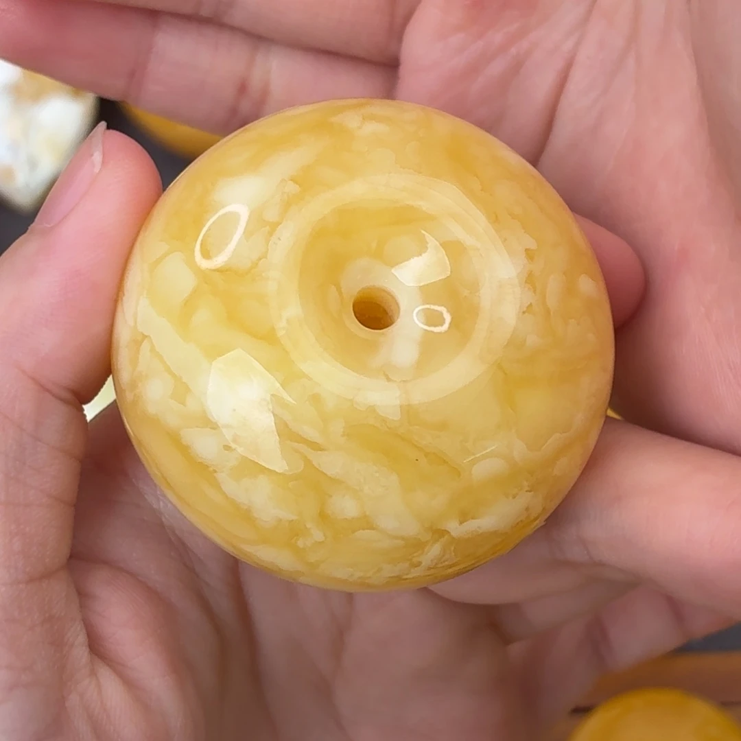 雨***文裸石虫珀未镶嵌虎皮扣子