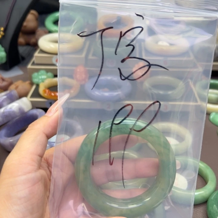 未镶嵌手镯石英岩玉聚****家