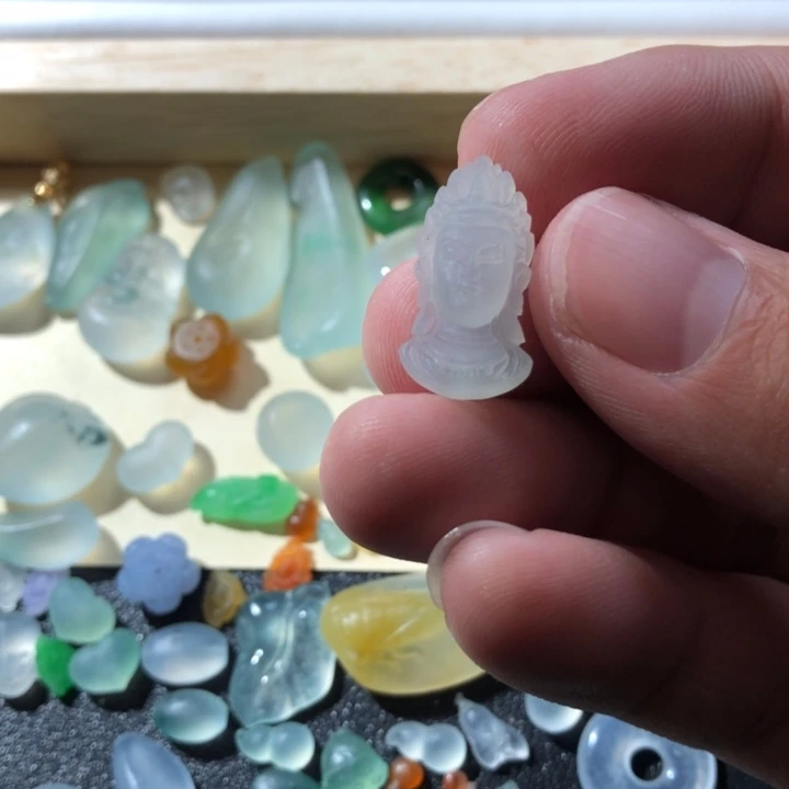 定制翡翠未镶嵌挂件