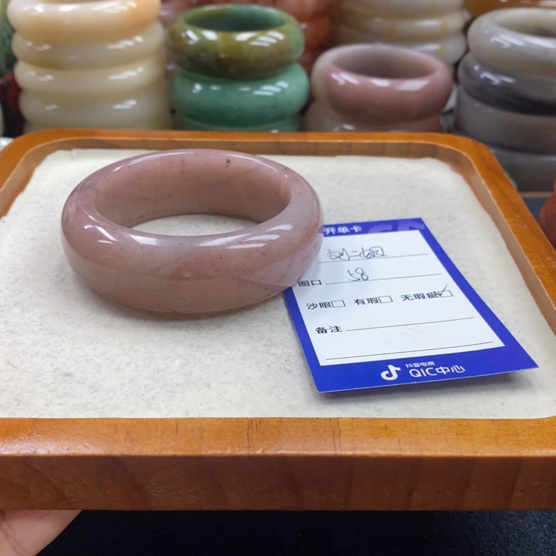 刘***，石英质玉未镶嵌手镯