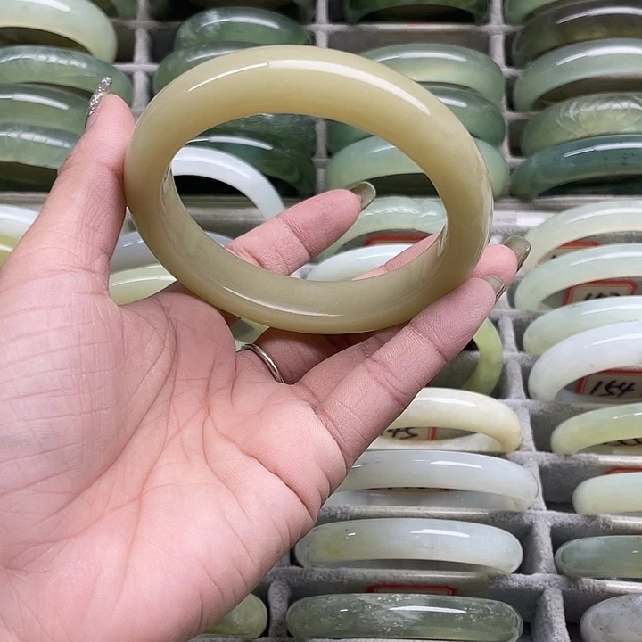 蛇纹石玉未镶嵌手镯137