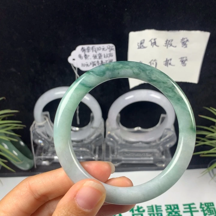 翡翠未镶嵌手镯61号。 57.1圈