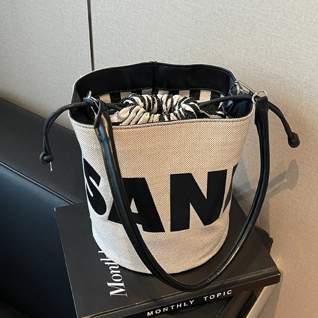 韩版小众时尚字母水桶包女2025新款质感百搭单肩斜挎包上班通勤包