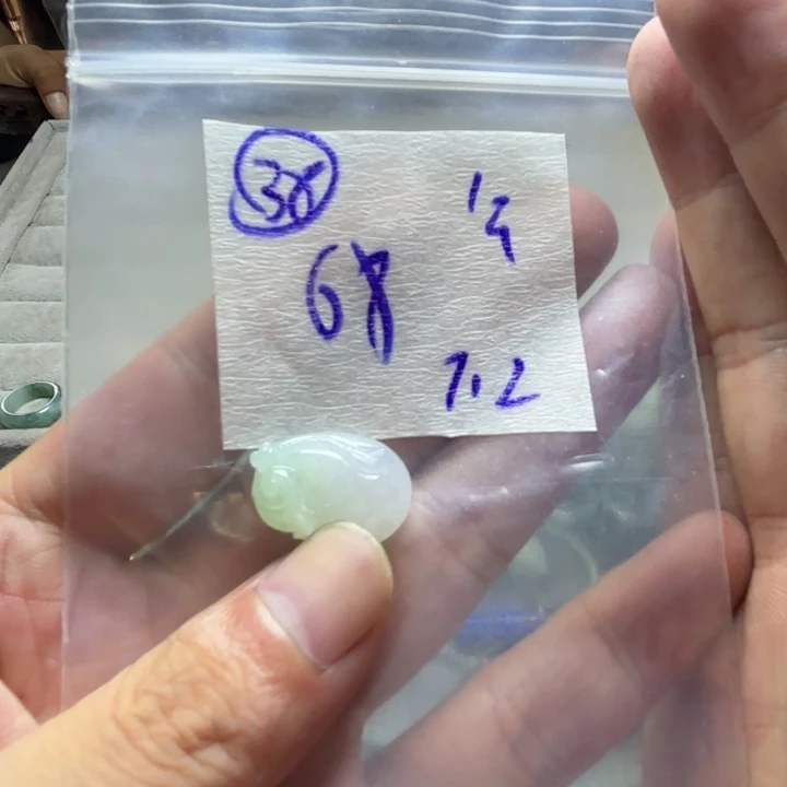 定制翡翠未镶嵌挂件