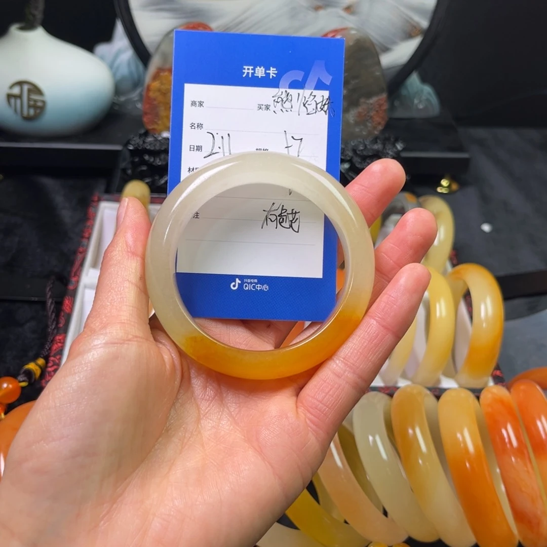 石英质玉（黄龙玉）手镯未镶嵌熊*娥