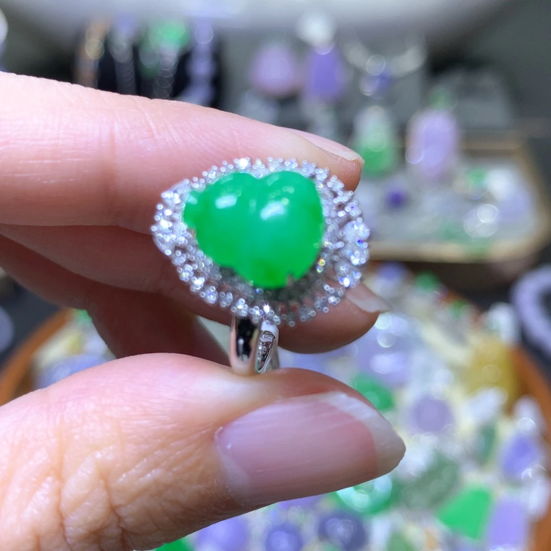 【闪购商品】翡翠颈饰18K金镶嵌翡翠吊坠项链