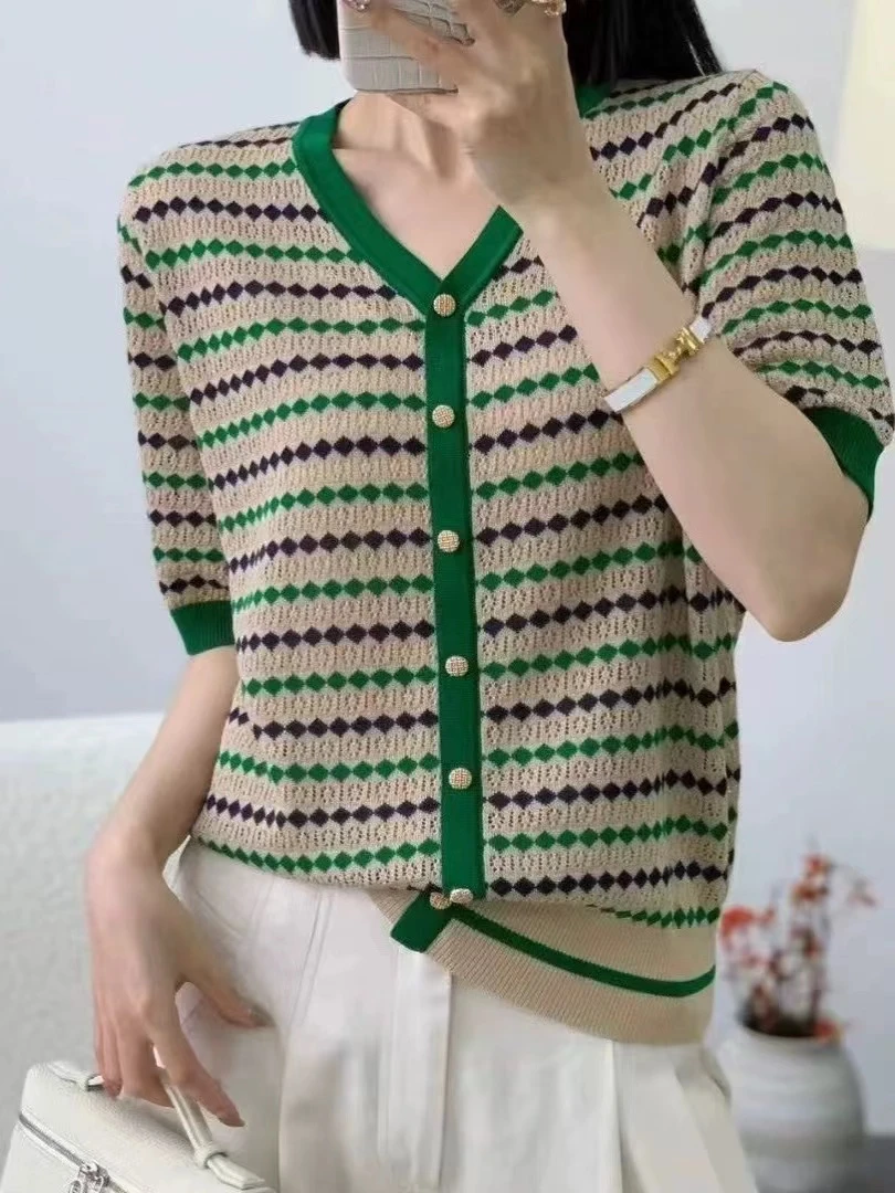 051-100菱形V领绿格提花针织短袖开衫