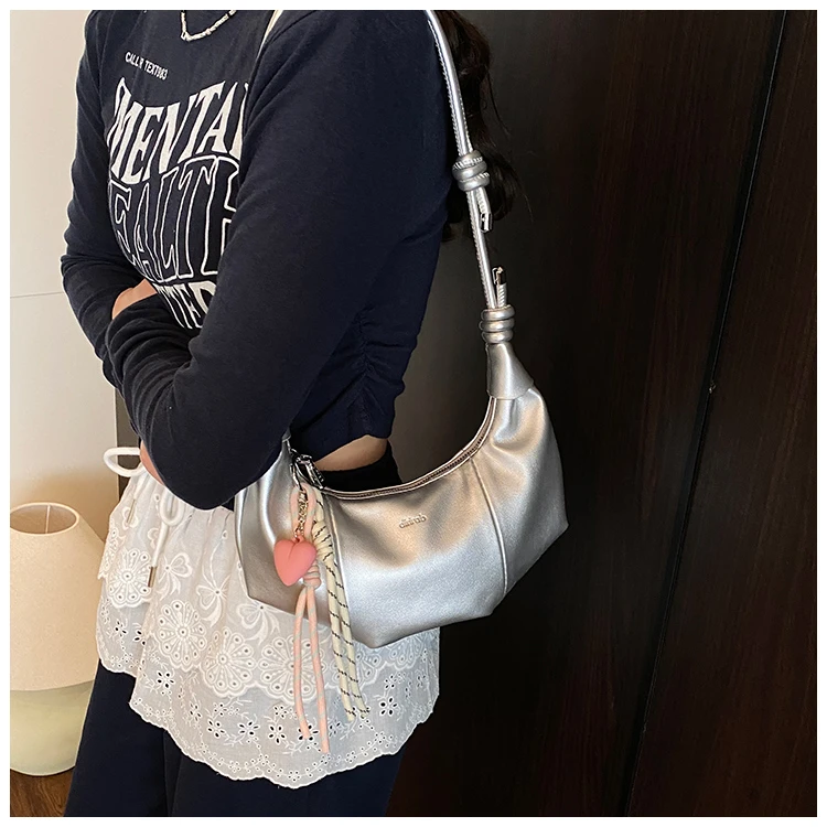 简约百搭时尚质感高级流行牛角包少女精致潮流单肩包包女款爆款