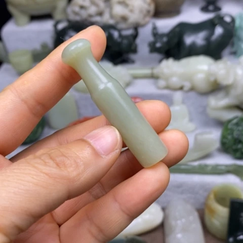 和田玉未镶嵌把件