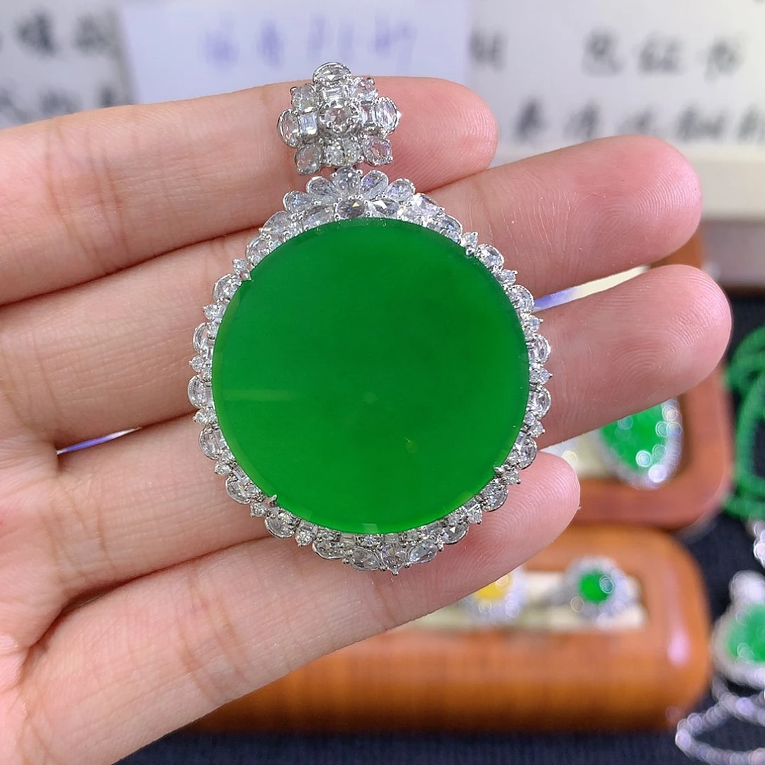 【闪购商品】吊坠(不含链)18K金镶嵌翡翠圆牌