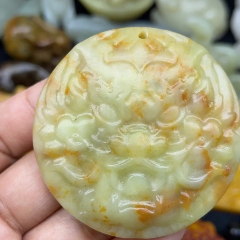 未镶嵌蛇纹石玉颈饰52