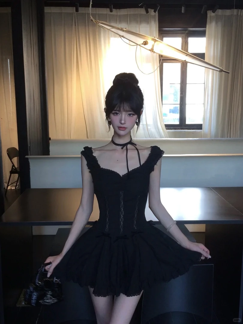 【黑天鹅】宴会气质蕾丝一字肩连衣裙女夏季新款短裙收腰显瘦小黑裙