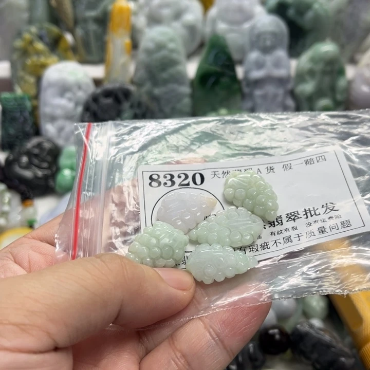 翡翠未镶嵌颈饰8320