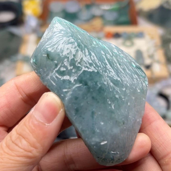 翡翠颈饰未镶嵌飘花手把件