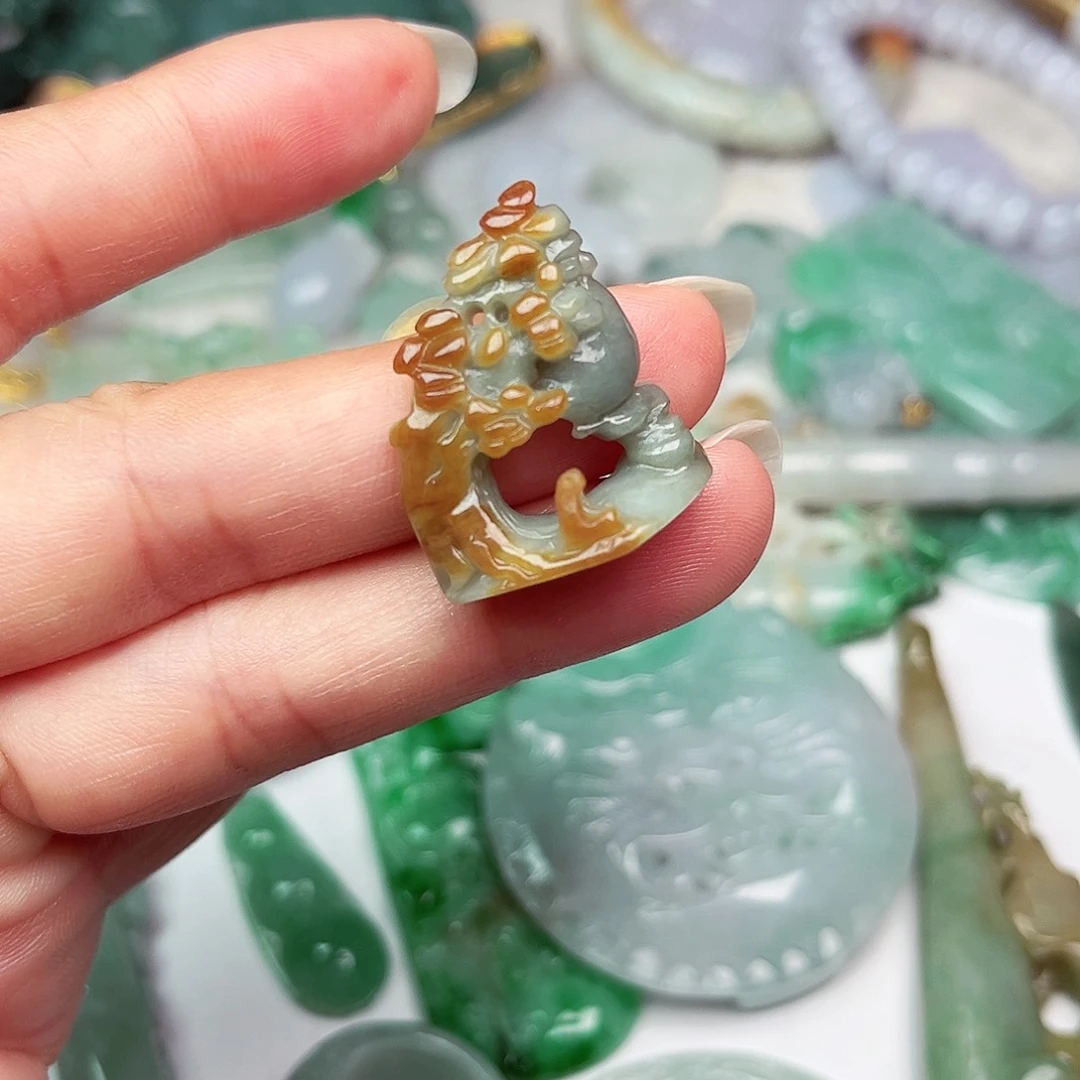 翡翠手镯未镶嵌翡翠