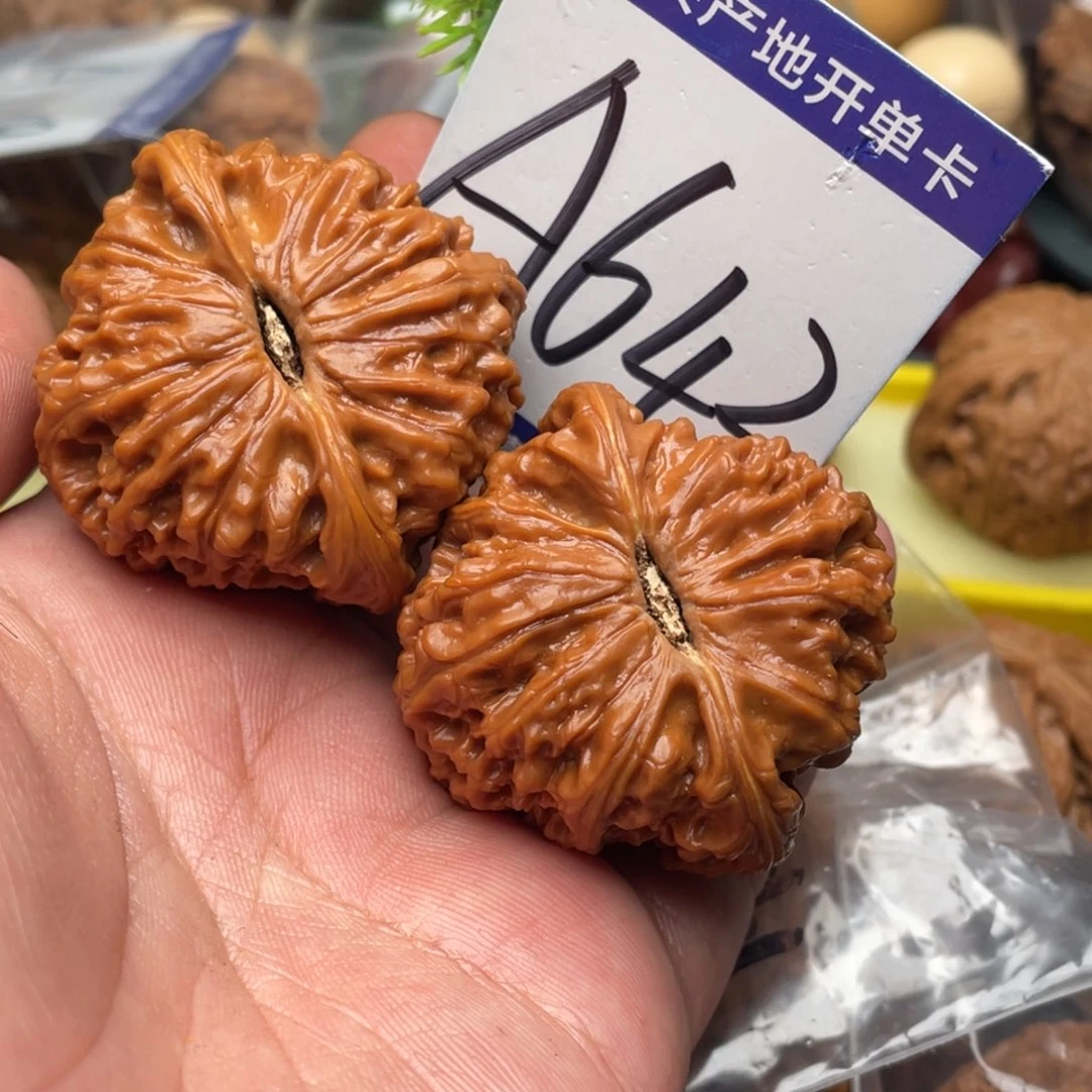 歪***把件文玩核桃南疆石44尺（自玩款）