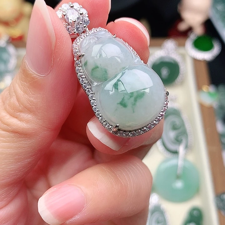 颈饰银S925镶嵌翡翠吊坠