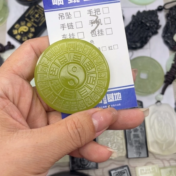 未镶嵌岫玉颈饰挂件