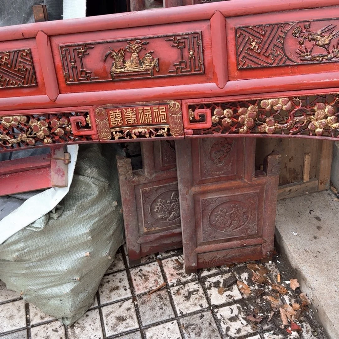 龙***道我不敢看电视我在床底下