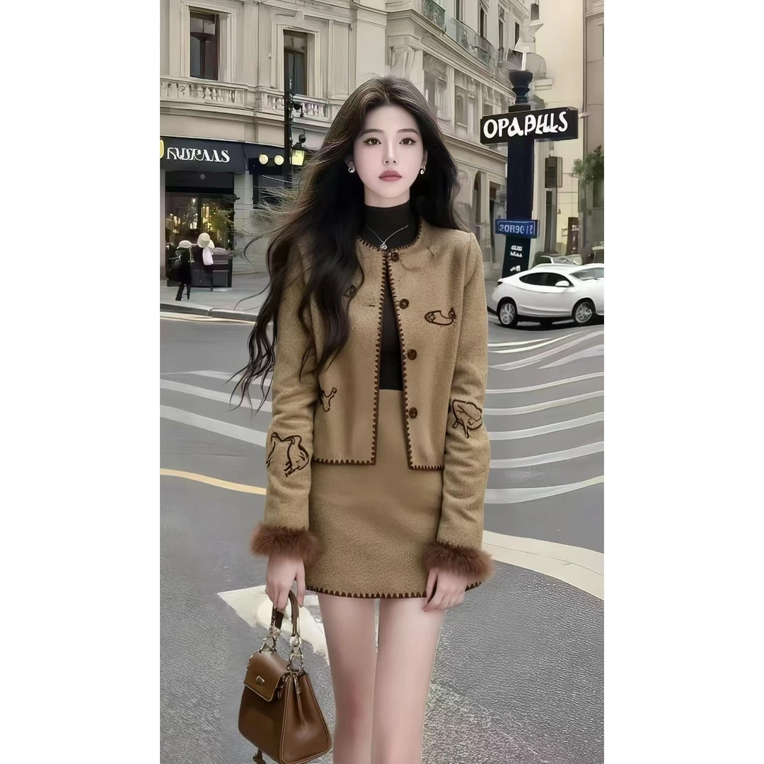 秋冬季韩版休闲风穿搭棕色圆领开衫外套上衣+卡其色包臀半身裙女